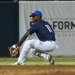 G-Form Pro Extended Batter's Elbow Guard: EP0302 15 G-Form Pro Extended Batter's Elbow Guard: EP0302 -Diamond Sport Gear Online Shop ep030215 proextendedelbowguard navy action 1500x1500 1