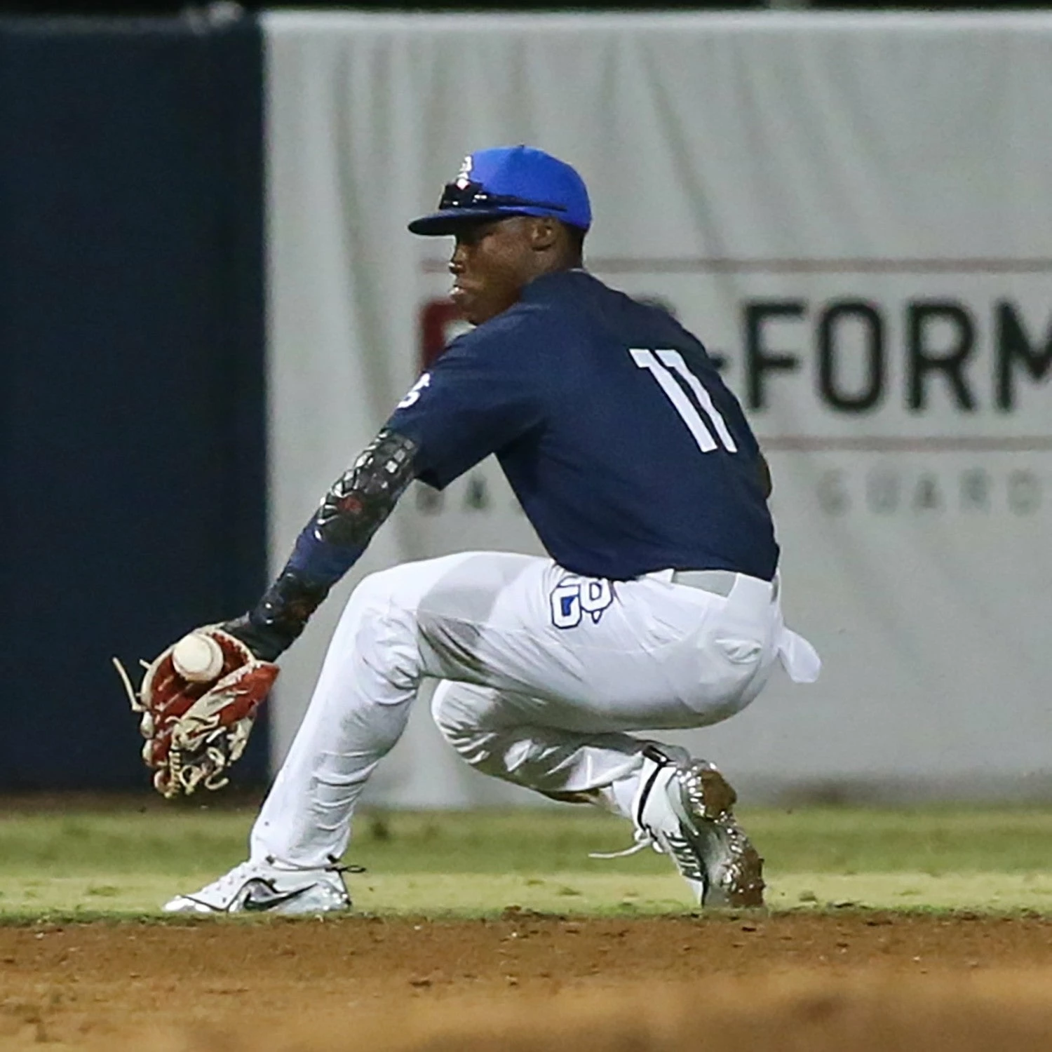 G-Form Pro Extended Batter's Elbow Guard: EP0302 7 G-Form Pro Extended Batter's Elbow Guard: EP0302 - Image 5