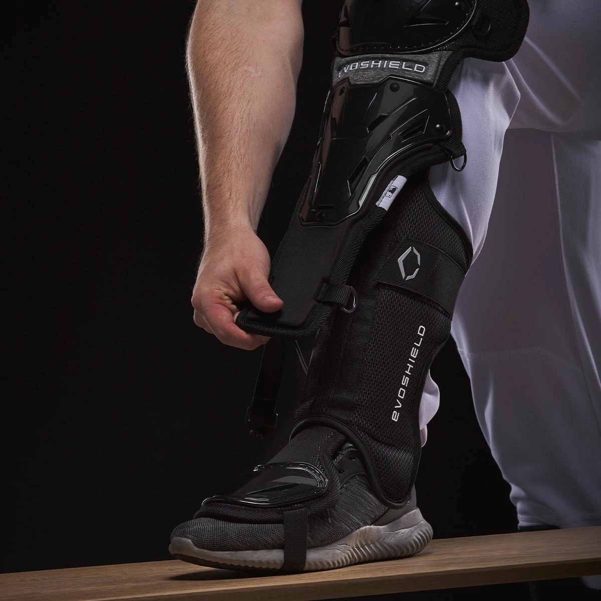 EvoShield Pro-SRZ Catcher's Leg Guard System: WB57079 / WB57080 7 EvoShield Pro-SRZ Catcher's Leg Guard System: WB57079 / WB57080 - Image 5
